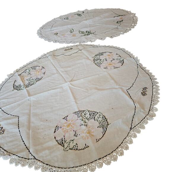 Vintage Set of Two Round Floral Embroidery Lace Applique Cottagecore Retro 50s - Picture 1 of 11